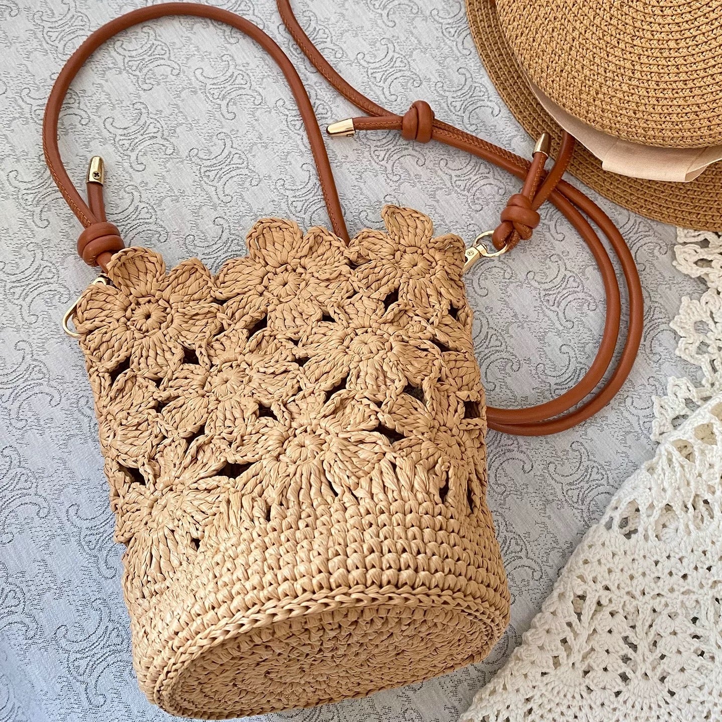 Raffia  flower crochet bag
