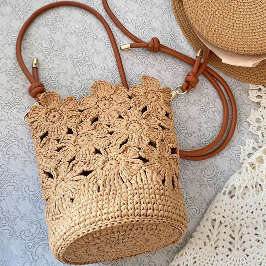 Raffia  flower crochet bag