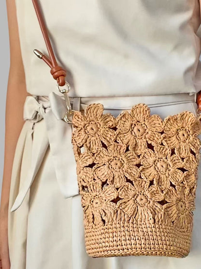 Raffia  flower crochet bag